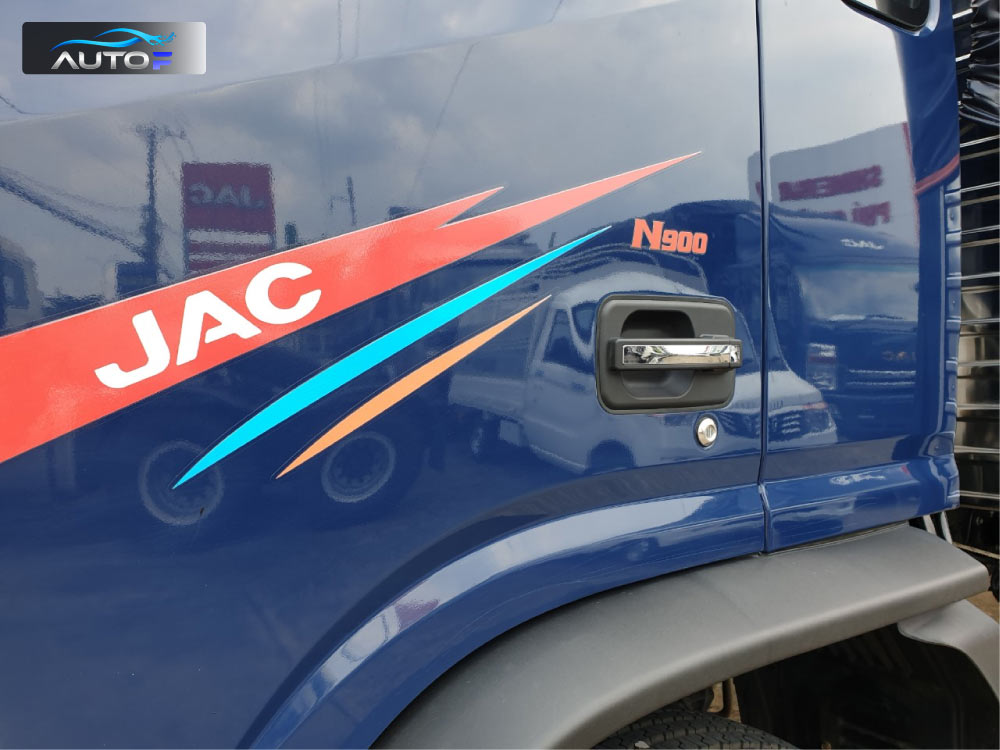 Giá xe tải Jac N900 thùng kín inox (9 Tấn - 7 Mét)